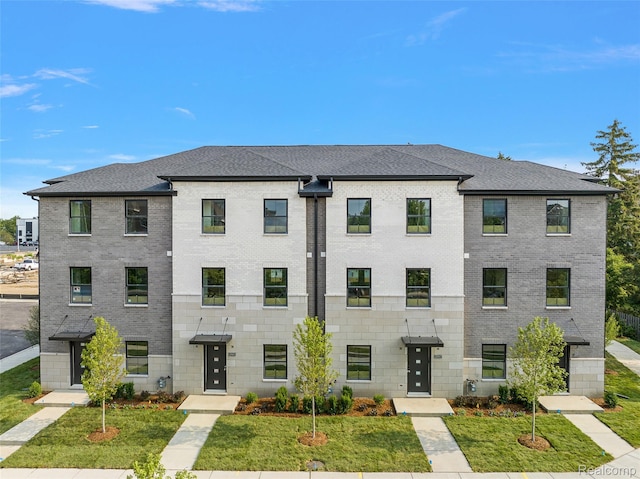 2813 Summers Pl, Troy, MI 48084 - townhome / multi-family property featuring a shingled roof, a front lawn, and brick siding
