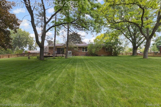 5045 Bronco Dr, Clarkston, MI 48346 - view of yard