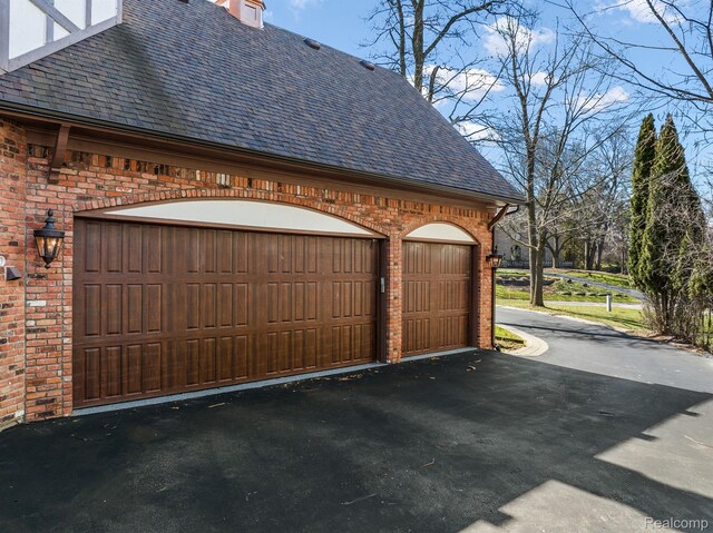 3013 Heron Pl, Bloomfield Hills, MI 48302 - garage featuring driveway