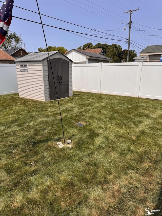 2446 8th St, Wyandotte, MI 48192 - view of yard