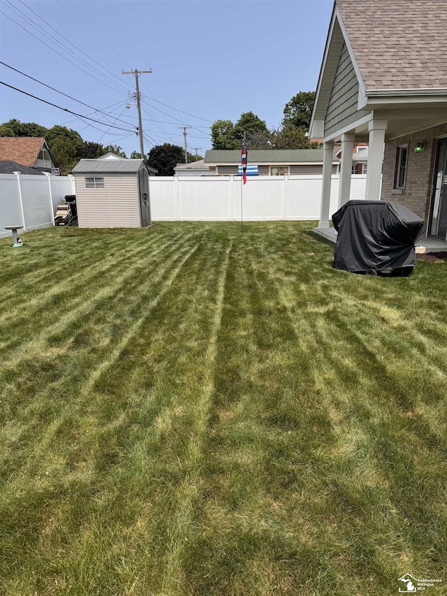 2446 8th St, Wyandotte, MI 48192 - view of yard