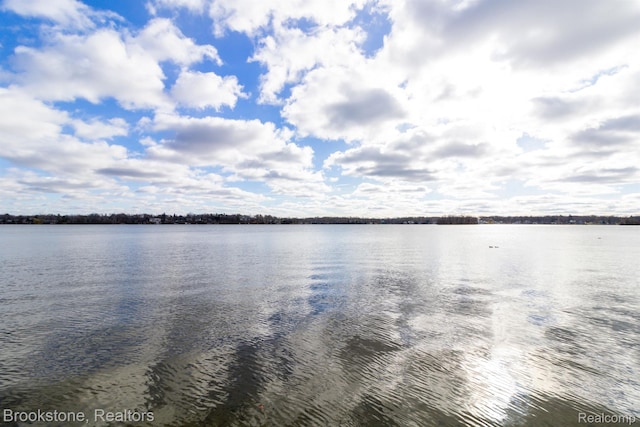 2995 Venice, Highland, MI 48356 - water view