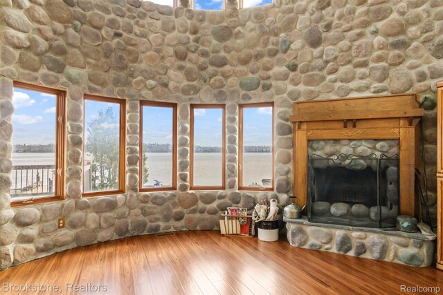 2995 Venice, Highland, MI 48356 - living area with hardwood / wood-style flooring, a fireplace, healthy amount of natural light, and a water view
