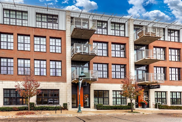 2051 Villa Rd Unit 203, Birmingham, MI 48009 - view of apartment building / complex