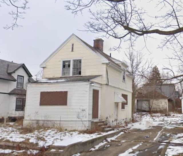 2034 Cadillac St, Flint, MI 48504 - view of front of property with a chimney