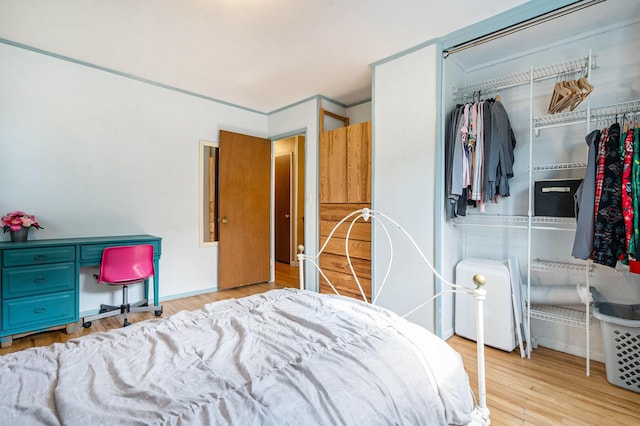 2305 S Circle Dr, Ann Arbor, MI 48103 - bedroom featuring wood finished floors and a closet