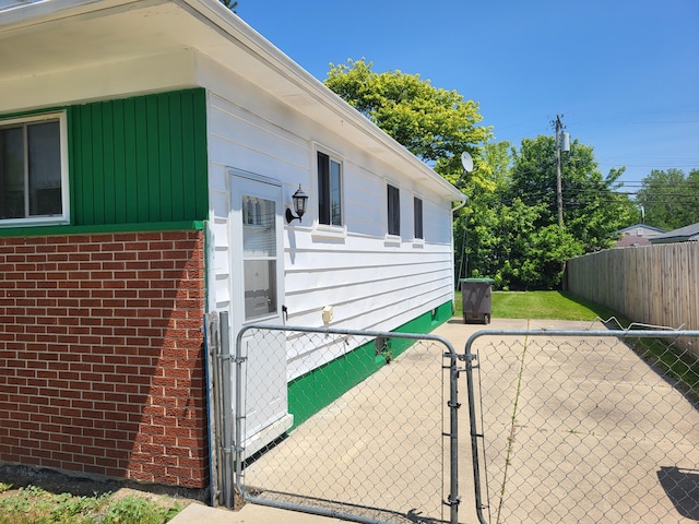 13753 Mcguire St, Taylor, MI 48180 - view of side of home with a gate
