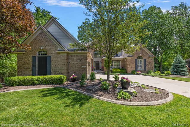1707 Mountain Ash Dr, West Bloomfield, MI 48324 - view of front of home featuring brick siding and a front yard