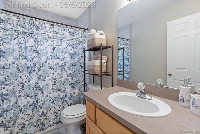 39650 Macomber St, Harrison Township, MI 48045 - full bathroom featuring vanity, toilet, and a shower with shower curtain