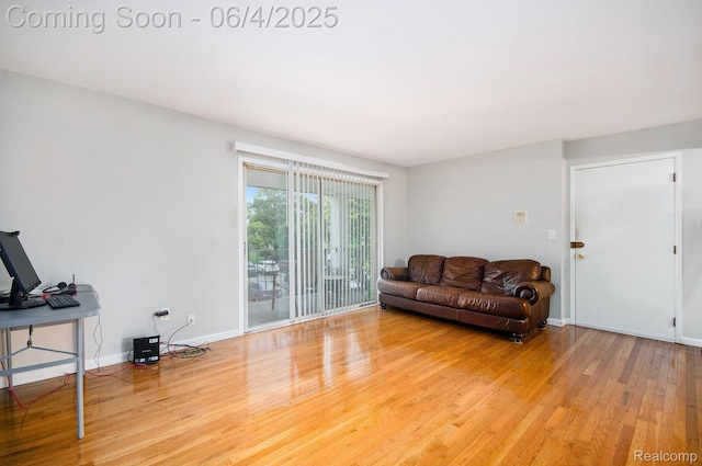 29280 Gloede Dr Unit D7, Warren, MI 48088 - living area featuring wood finished floors and baseboards