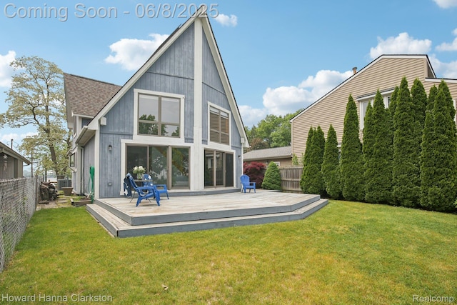 2734 Silverside Rd, Waterford, MI 48328 - rear view of house with a deck and a shingled roof