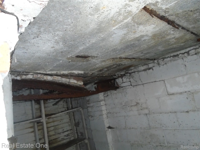 17127 Griggs St, Detroit, MI 48221 - detailed view of concrete block wall
