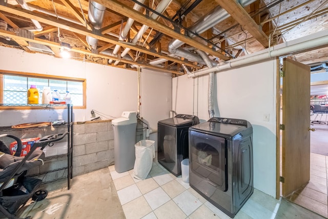 4300 Holton-Duck Lake Rd, Twin Lake, MI 49457 - laundry room featuring washer and clothes dryer