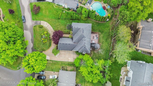 2337 Horseshoe Dr, West Bloomfield, MI 48322 - drone / aerial view of a pool area