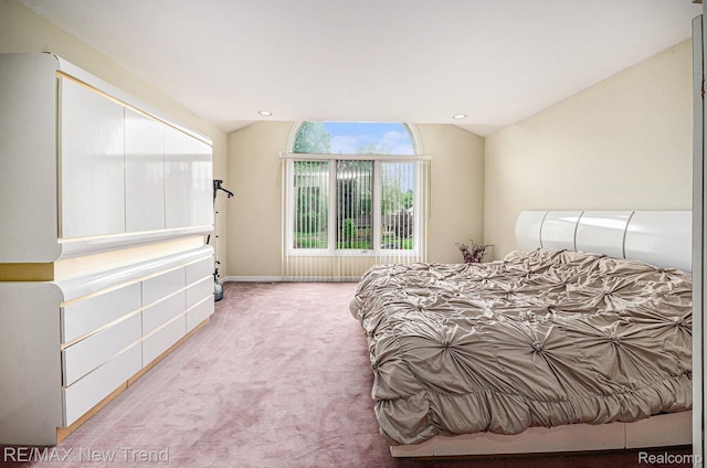 2337 Horseshoe Dr, West Bloomfield, MI 48322 - bedroom featuring light colored carpet, recessed lighting, lofted ceiling, and baseboards