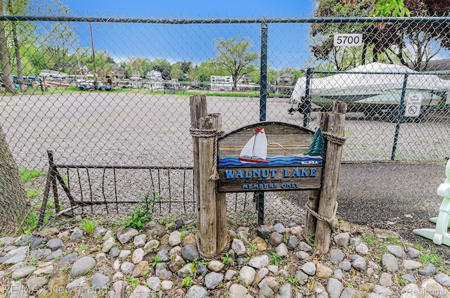 2337 Horseshoe Dr, West Bloomfield, MI 48322 - view of tennis court