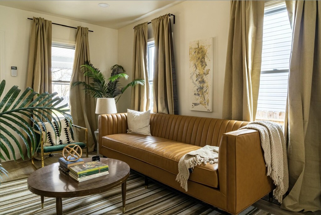 16135 Monica St, Detroit, MI 48221 - view of living room