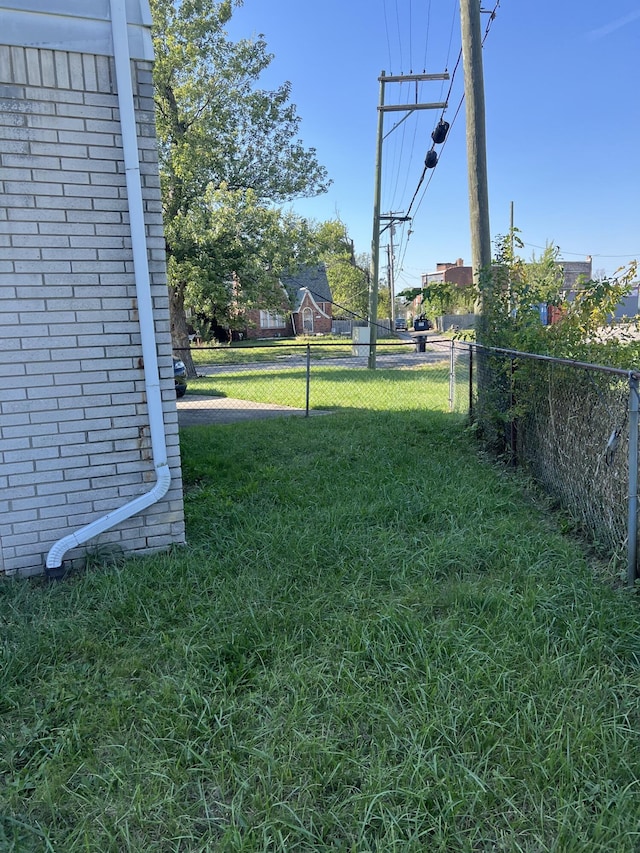 13990 Lauder St, Detroit, MI 48227 - view of yard