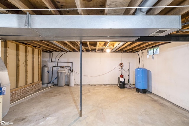 10207 Frances Rd, Flushing, MI 48433 - below grade area featuring a water pressure tank and a water softener