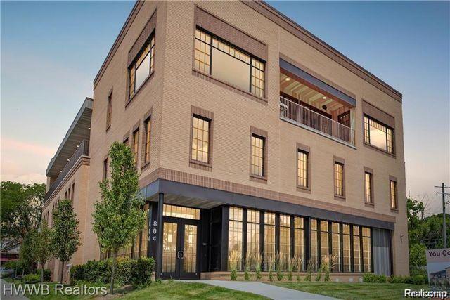 804 N Main St Unit 2A, Rochester, MI 48307 - view of property at dusk