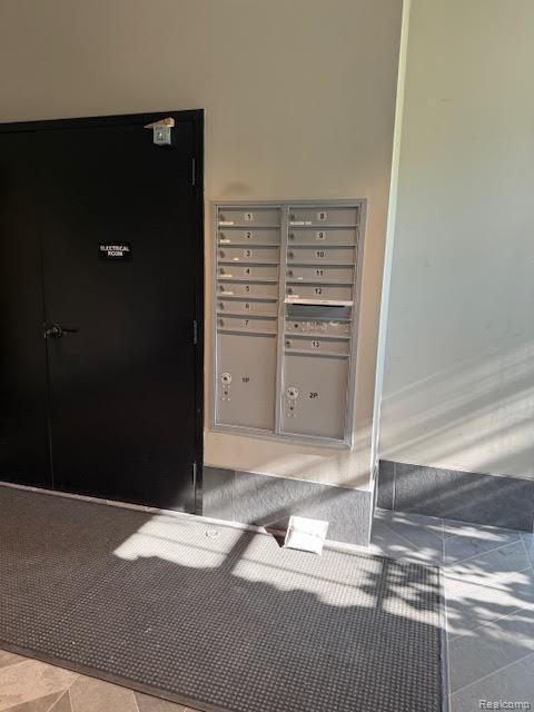 804 N Main St Unit 2A, Rochester, MI 48307 - view of property's community with mail area