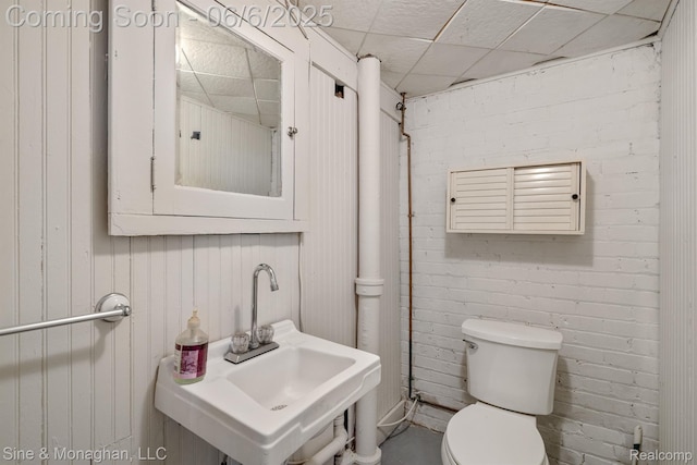 797 Washington Rd, Grosse Pointe, MI 48230 - half bath featuring toilet and a sink