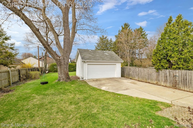 797 Washington Rd, Grosse Pointe, MI 48230 - view of yard featuring an outbuilding and a garage