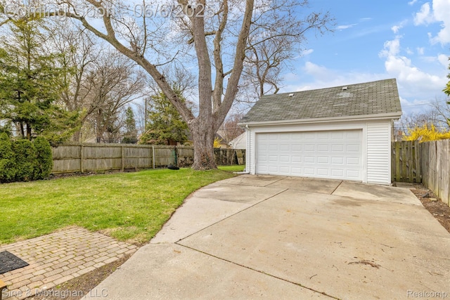 797 Washington Rd, Grosse Pointe, MI 48230 - view of yard featuring a garage and an outdoor structure