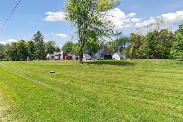 1250 W Thompson Rd, Fenton, MI 48430 - view of grassy yard