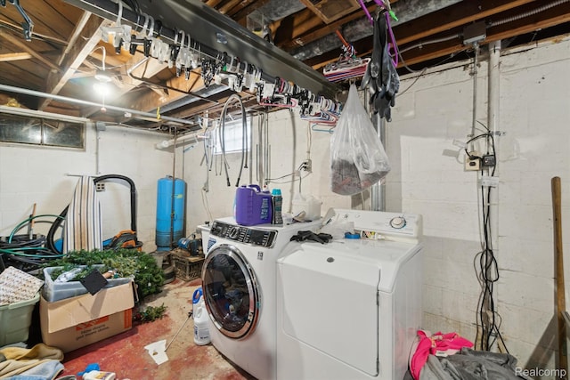 1250 W Thompson Rd, Fenton, MI 48430 - washroom featuring washing machine and dryer