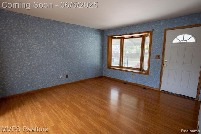 33316 Fraser Ave, Fraser, MI 48026 - foyer entrance with wood finished floors, wallpapered walls, and baseboards