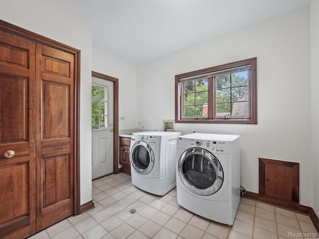 4932 Susans Way, Bloomfield Hills, MI 48302 - laundry room featuring cabinet space, independent washer and dryer, baseboards, and light tile patterned floors