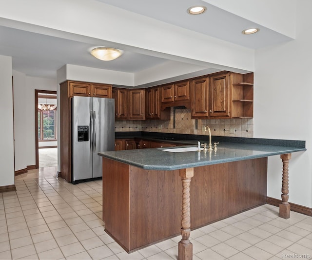 4932 Susans Way, Bloomfield Hills, MI 48302 - kitchen with stainless steel refrigerator with ice dispenser, a sink, tasteful backsplash, a peninsula, and baseboards