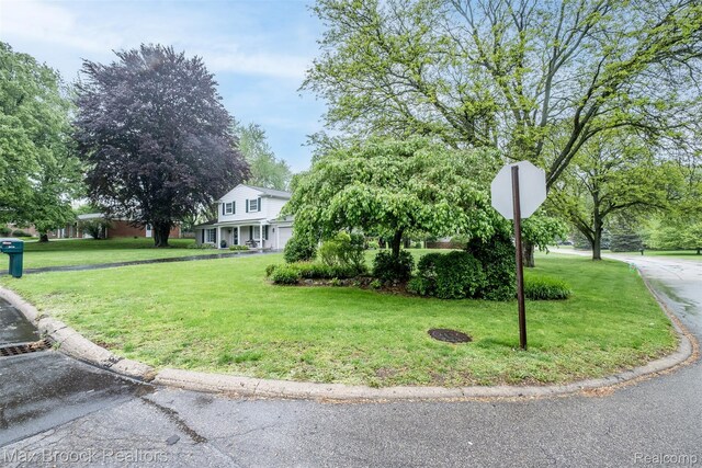 2655 Aspen Ln, Bloomfield Hills, MI 48302 - view of front of home featuring a front lawn