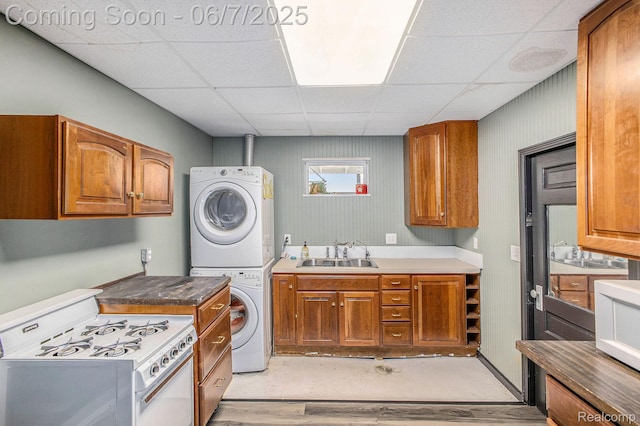 11393 Outer Dr, Pinckney, MI 48169 - laundry room with stacked washer / drying machine