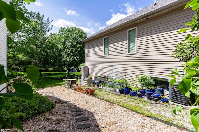 353 Golfside Dr, Lapeer, MI 48446 - view of yard
