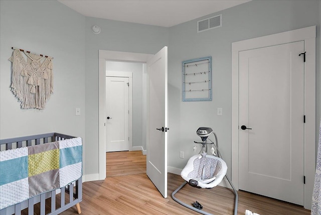 8011 Date Rd, Stevensville, MI 49127 - bedroom featuring light wood-style flooring and baseboards
