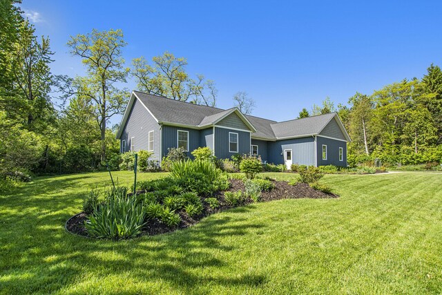 507 A Ave, South Haven, MI 49090 - view of front of house with a front yard