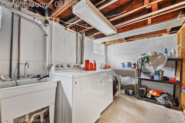 22601 Colony St, Saint Clair Shores, MI 48080 - laundry room with washer / clothes dryer
