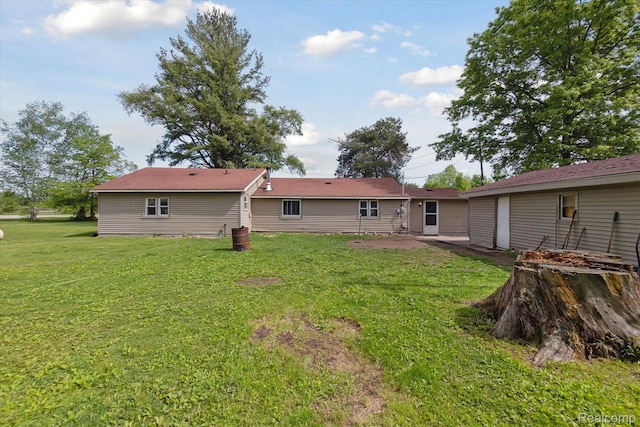 4828 Rathbun Rd, Birch Run, MI 48415 - rear view of property featuring a patio area and a lawn