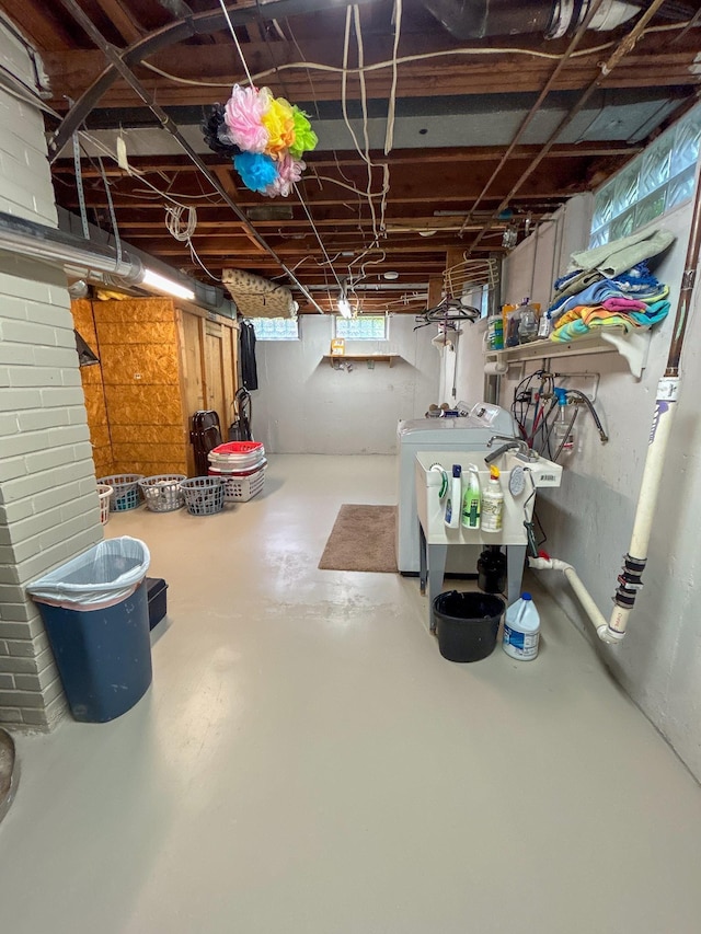 2069 Kenwood Dr, Flint, MI 48532 - below grade area with washer / dryer