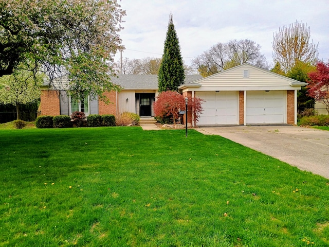 1635 Woodside Dr, East Lansing, MI 48823 - ranch-style home with brick siding and a front yard