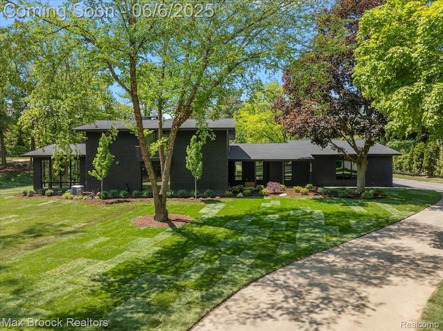 4340 Charing Cross Rd, Bloomfield Hills, MI 48304 - mid-century home with a front lawn