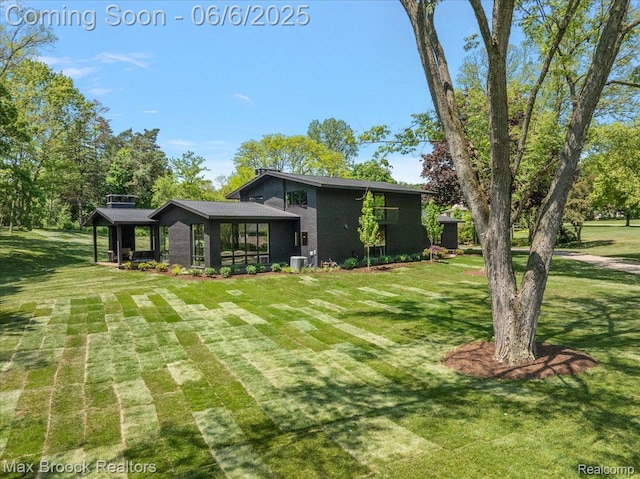 4340 Charing Cross Rd, Bloomfield Hills, MI 48304 - view of grassy yard