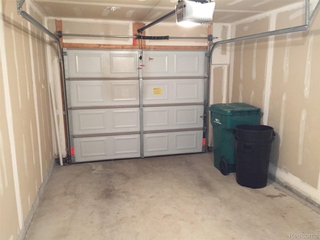 49225 W Woods Dr Unit 20, Utica, MI 48317 - garage with a garage door opener