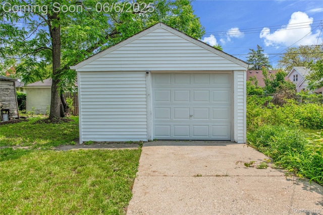 9248 Manor St, Detroit, MI 48204 - detached garage with driveway