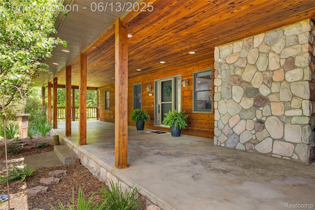 4230 Mill Lake Rd, Lake Orion, MI 48360 - view of covered porch