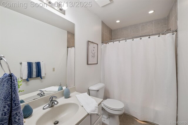 4230 Mill Lake Rd, Lake Orion, MI 48360 - full bath featuring vanity, recessed lighting, and curtained shower