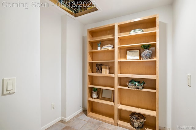 4230 Mill Lake Rd, Lake Orion, MI 48360 - detailed view of baseboards