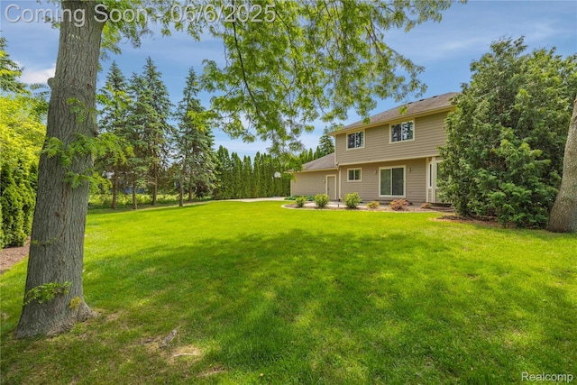 2105 Rob Rdg, Commerce Twp, MI 48390 - view of grassy yard